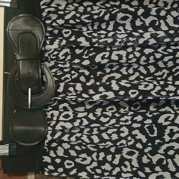 Black and white skirt - Picture 5 of 5